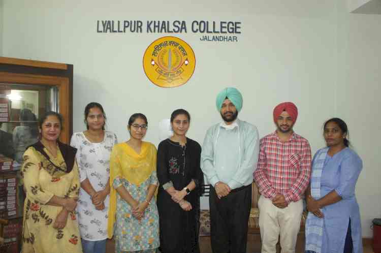 Anjani of Lyallpur Khalsa College stands 2nd in University exams