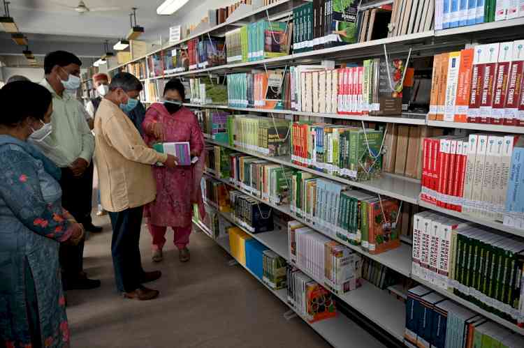 UHF Library get 697 new books under IDP
