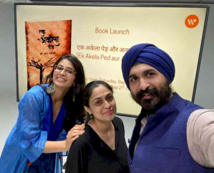 Actor and Poet Chanpreet Singh’s book “Ek Akela Ped”, released in Mumbai 