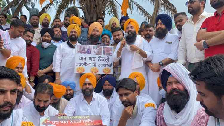YAD and SOI holds unique demonstrations across Punjab to protest against illegal and unconstitutional appointments of sons of Congress MLAs