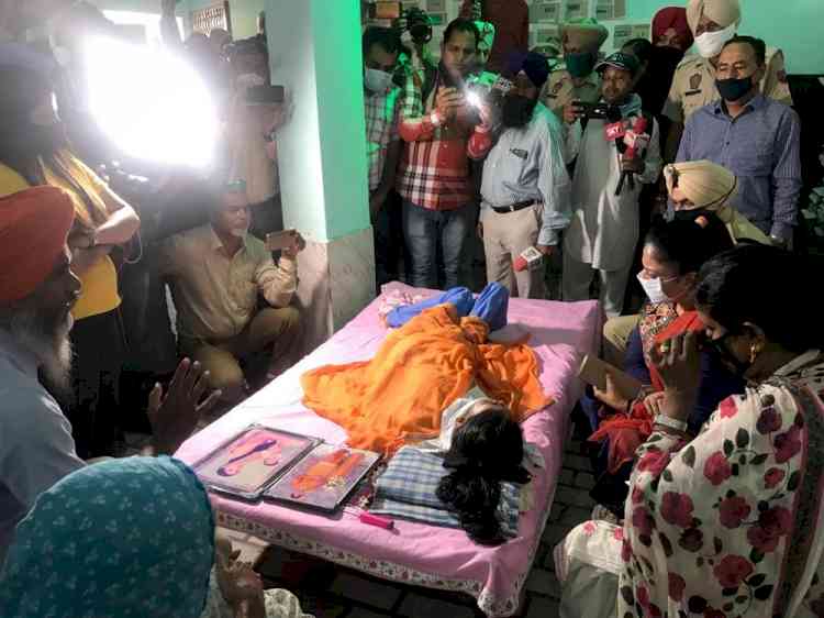 Punjab State Commission for Women chairperson Manisha Gulati meets victim of alleged police torture