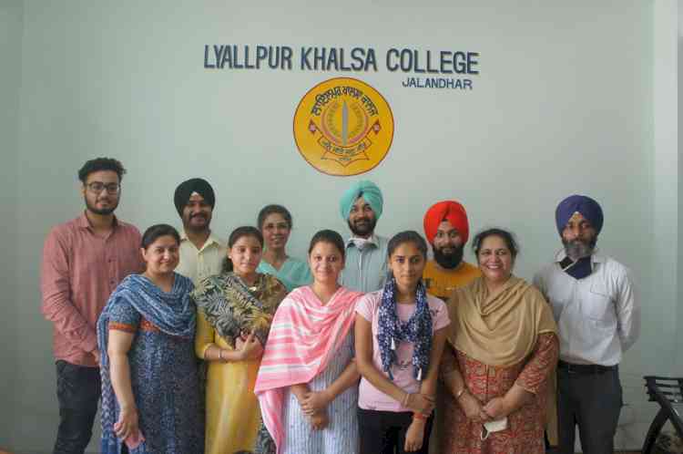 Pooja Singh stands first in University Exams