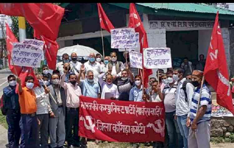 CPI(M) holds protest against inflation 