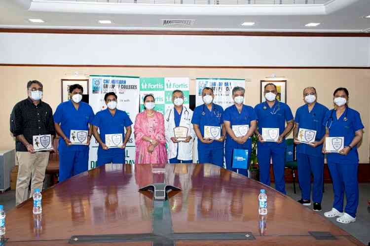 CGC Jhanjeri and Fortis Hospital Mohali presented memento and thanked doctors on National Doctors’ Day