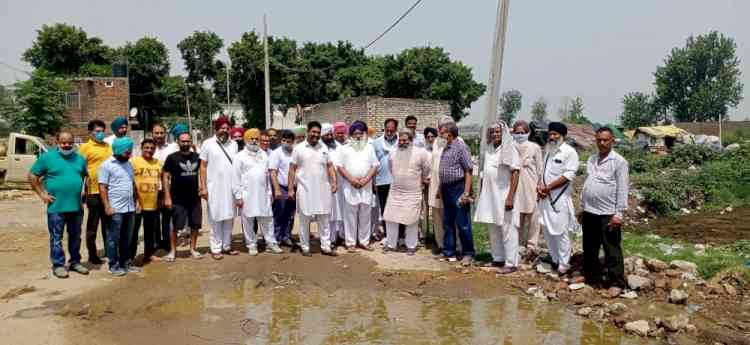 With efforts of Bharat Bhushan Ashu, problem of water logging on Panj Peer Road resolved