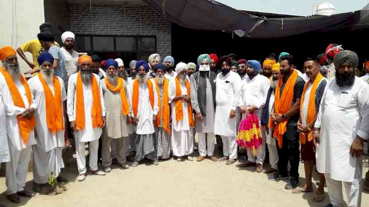 ਕੈਬਨਿਟ ਮੰਤਰੀ ਰਾਣਾ ਗੁਰਮੀਤ ਸਿੰਘ ਸੋਢੀ ਦੀ ਅਗਵਾਈ ਵਿੱਚ ਮਹਿਮਾ ਪਿੰਡ ਦੇ ਲਗਭਗ 20 ਪਰਿਵਾਰ ਕਾਂਗਰਸ ਪਾਰਟੀ ਵਿੱਚ ਹੋਏ ਸ਼ਾਮਲ