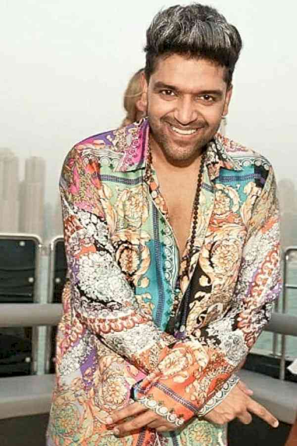 Guru Randhawa makes a statement with his new look, keeps it stylish!