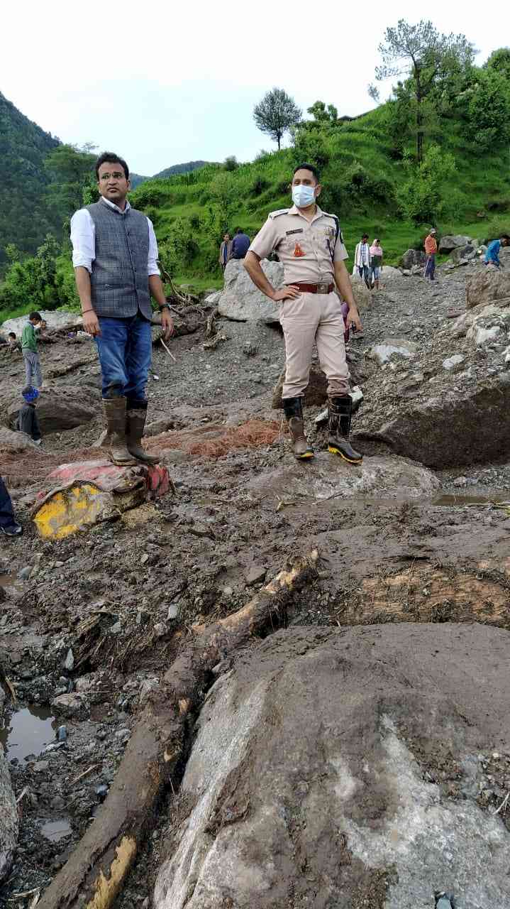 DC-SP Kangra visit Boh Landslide area to take stock of relief work 