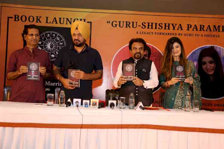 P. Khurrana honours Shilpa Dhar with his legacy during launch of his book- Venus Mars – Love and Marriage