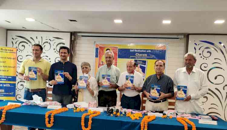 On occasion of Guru Purnima, Anil Chawla’s book dedicated to his Guru Thakur Keshav Chandra released