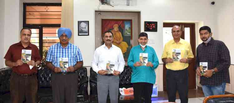 Dr Ajay Sharma’s novel titled “Kamra No.909” released in Doaba College