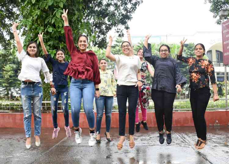 KMV Collegiate Sr. Sec. School Students excelled in 10+ 2 results