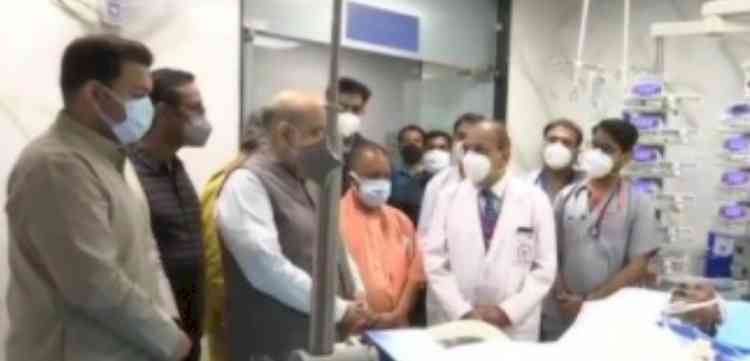 Amit Shah visits Kalyan Singh in hospital