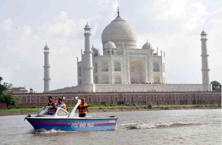 Swelling Yamuna a relief for Taj Mahal