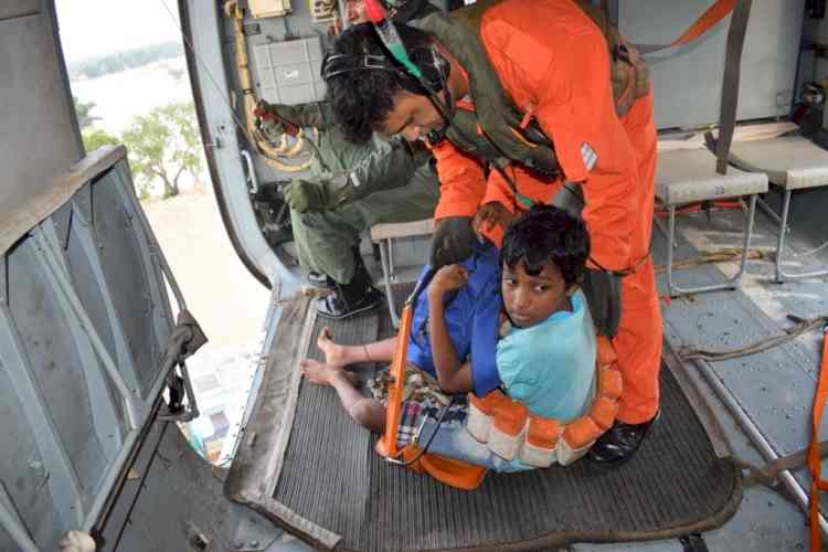 IAF rescues people stranded in flood in Bengal