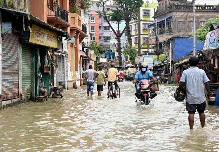 Flood situation in Bengal displaces over 3L people from their homes