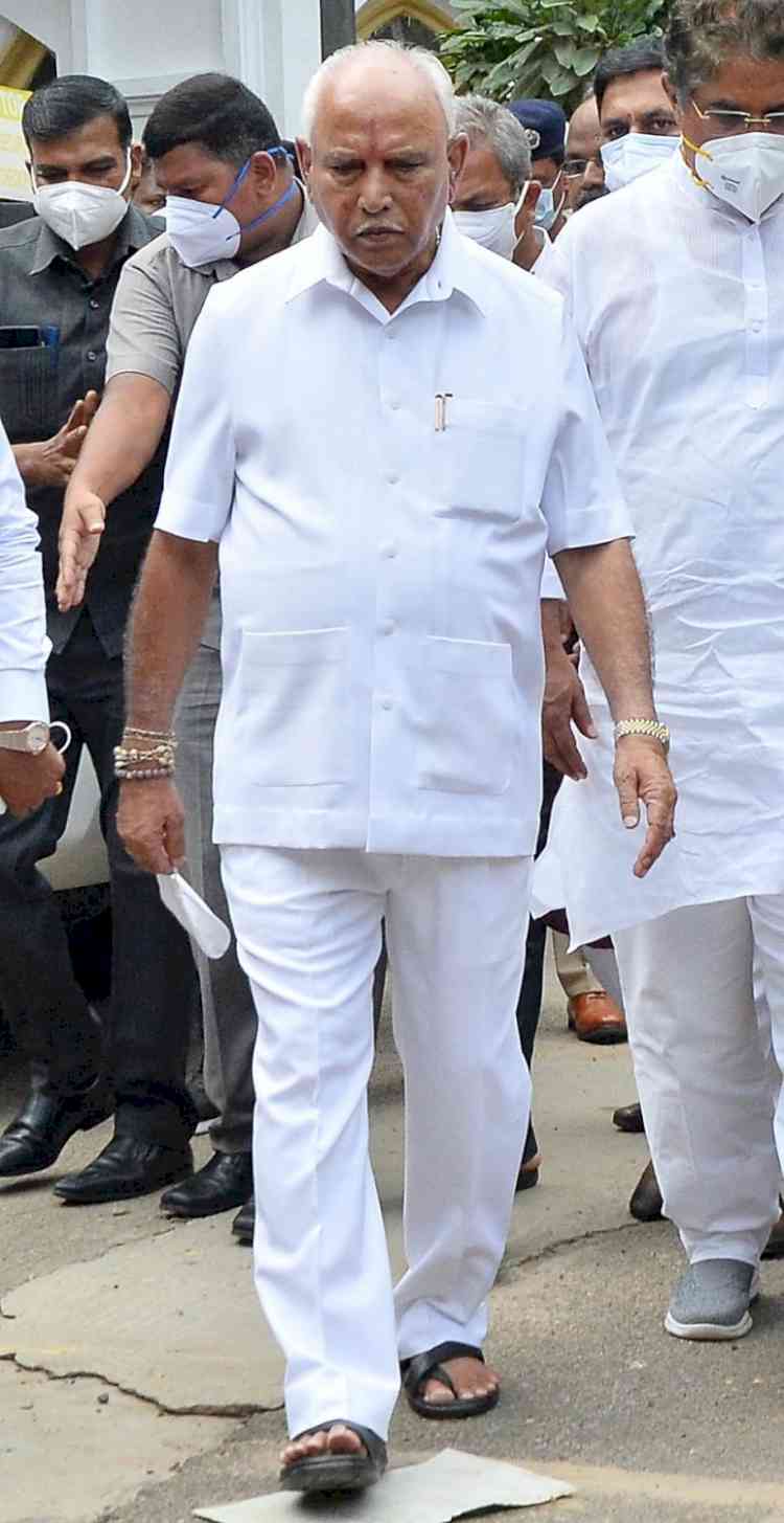 HC issues notice to Yediyurappa in corruption case