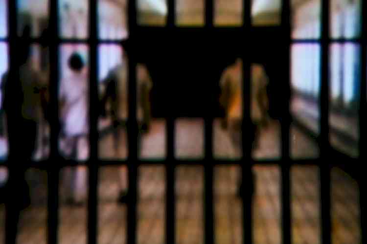Probe ordered after selfie with jail inmate in MP goes viral