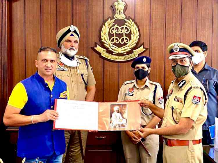 Pious coffee table book presented to DGP, Punjab in Nawanshahr