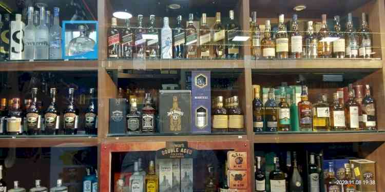 Delhi govt earns Rs 5,300 cr through auction of retail liquor vends