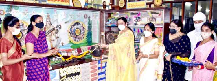 KMV inaugurates new display board in library