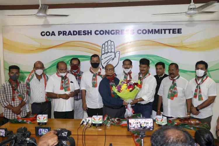 Former Goa AAP convener Elvis Gomes joins Congress