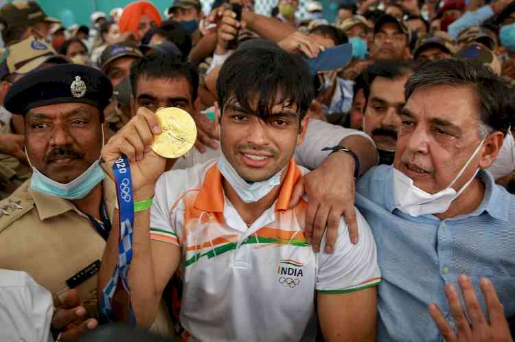 Hundreds of fans mob Neeraj Chopra despite tight security