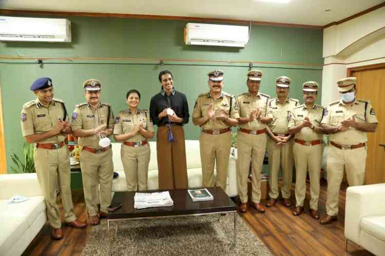 Hyderabad police felicitates Sindhu