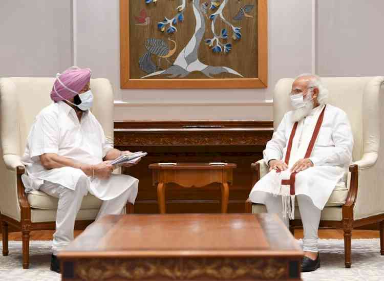 Capt Amarinder meets Modi, seeks repeal of farm laws and inclusion of farmers in free legal aid category