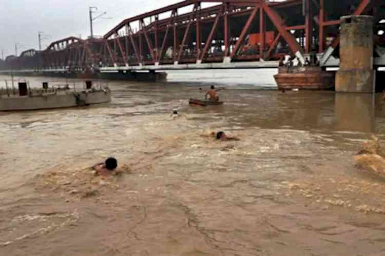 24 UP districts, 605 villages face flood fury
