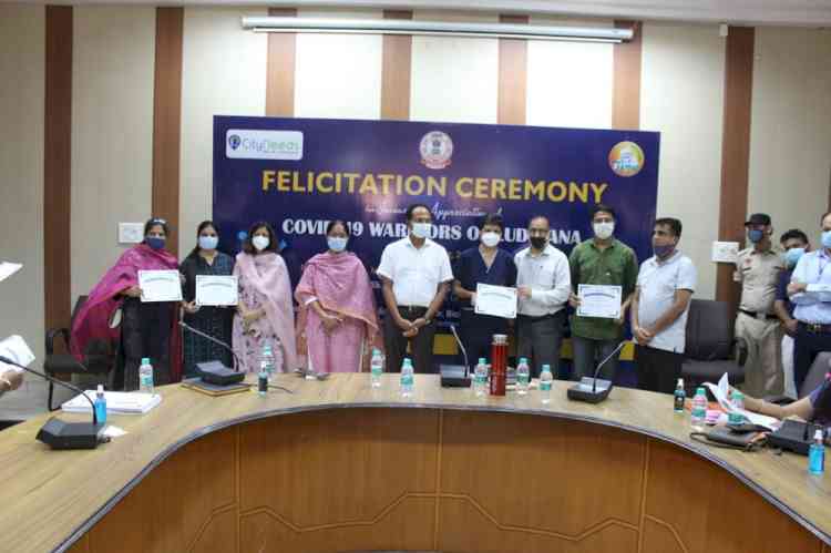 DC honours NGOs, industries, hospitals, social workers for outstanding work in covid-19 pandemic