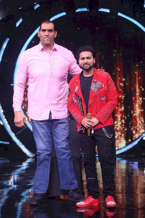 Great Khali thumbs up for contestant Mohd Danish on 'Indian Idol 12' finale