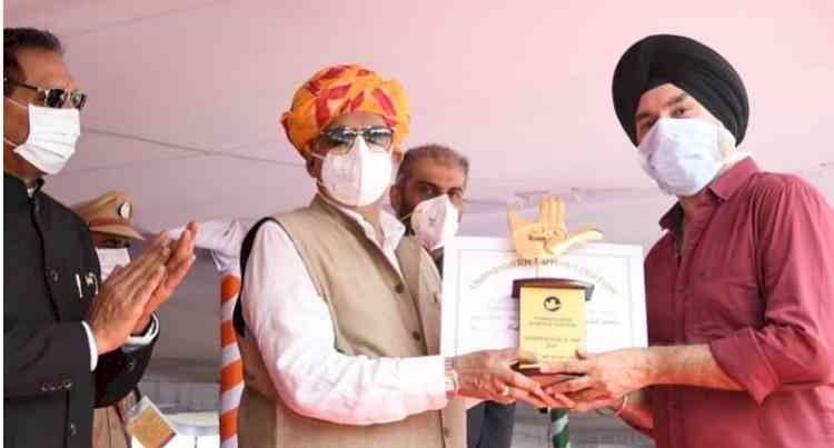 Governor honors social worker Amardeep S Reen on Independence Day