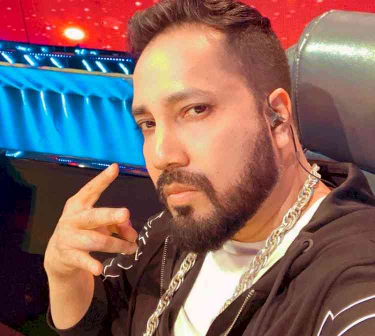 Superstar Mika Singh shoots song in City Beautiful