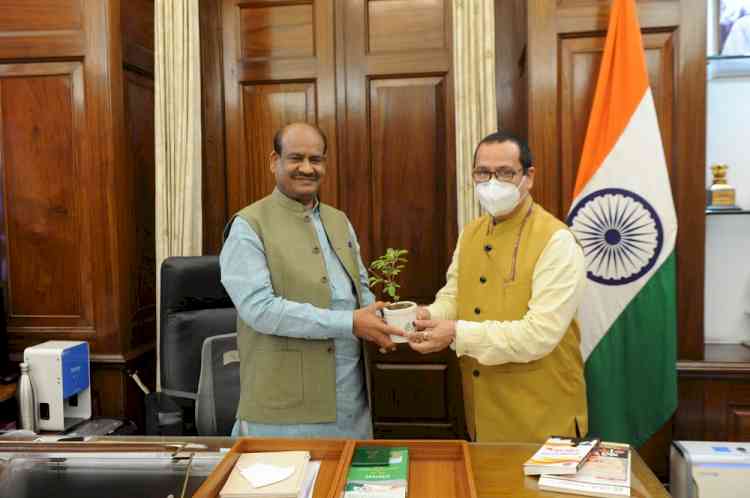 Director General of IIMC meets Lok Sabha Speaker