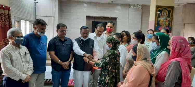 Satya Pal Jain Chief Guest at Raksha Bandhan  celebration with HIV patients in PU 