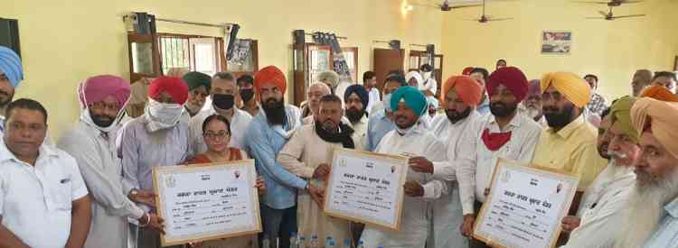 MLA Vaid disburses debt waiver certificates worth Rs 3.47 crore of 2964 landless farmers and farm labourers 