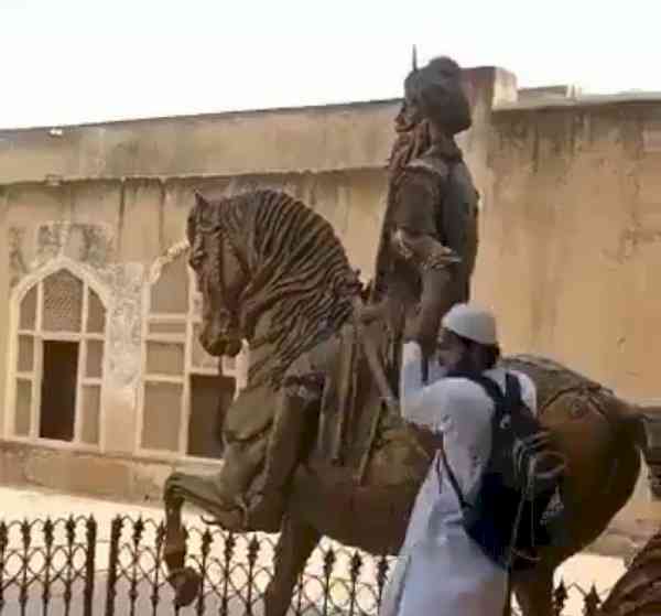 Man who vandalised Maharaja Ranjit Singh's statue in Lahore granted bail