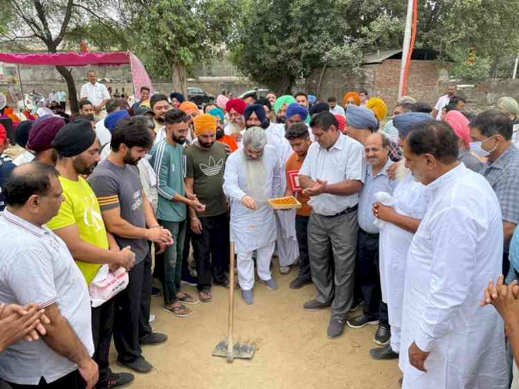 Bharat Bhushan Ashu lays foundation stone of  Sports Park in Haibowal Dairy Complex