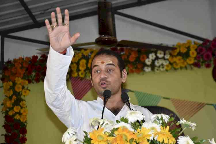 Tejashwi left people of Bihar to struggle with floods, says Tej Pratap