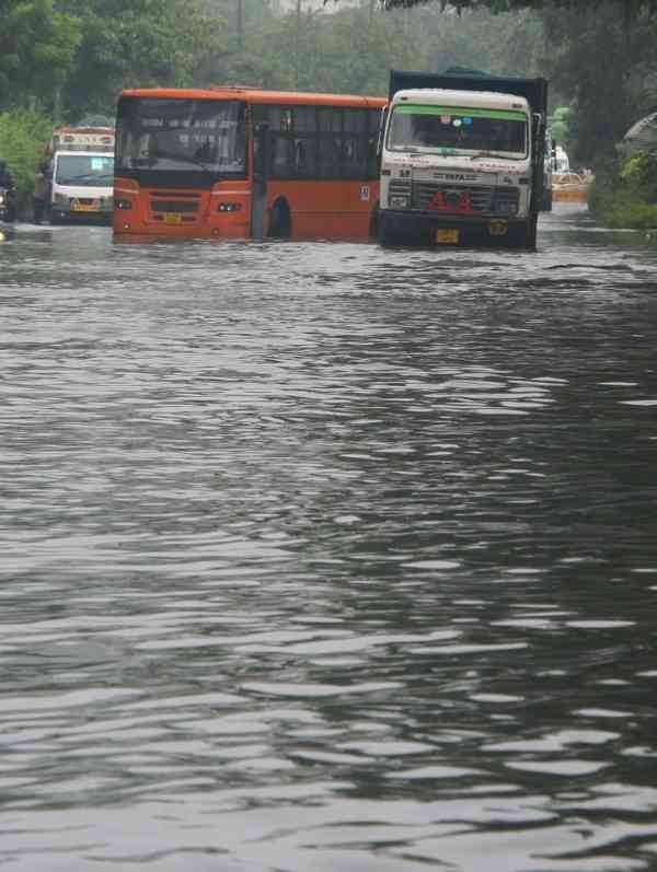 Heavy rainfall leads to waterlogging, traffic jams in Delhi