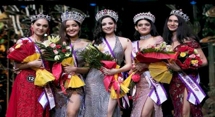 Zoya Afroz, from Mumbai crowned as the Miss India International 2021