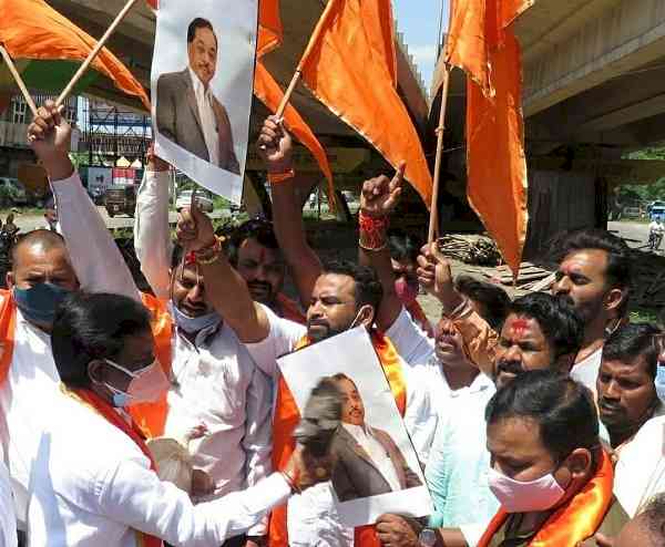 BJP 'hugs' Rane, but minus 'slap slur' against Thackeray