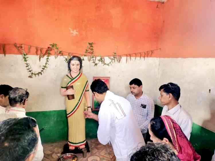 Indira Gandhi worshipped like Goddess in MP village