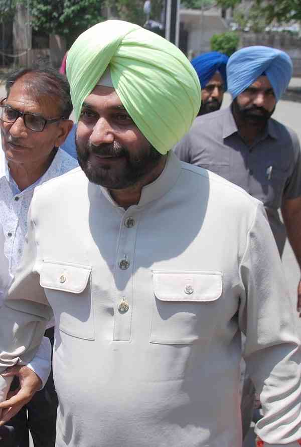 BJP leaders file complaint against Sidhu's advisor for Kashmir comment