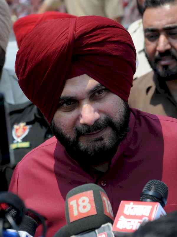 Scrap power purchase pacts, Sidhu asks Punjab CM