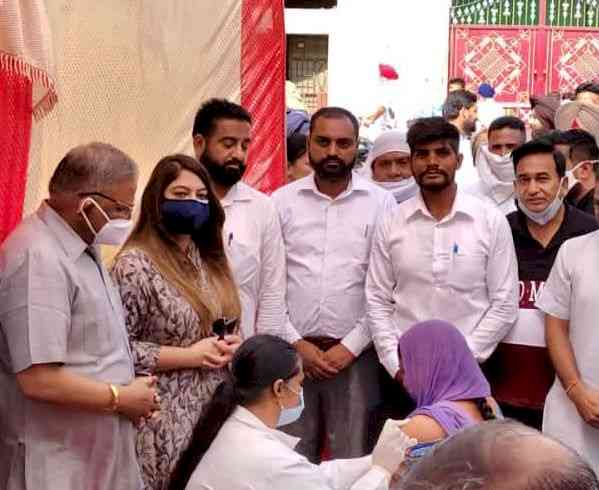 Safai Commission Chairman and ADC Jagraon inaugurate Covid-19 vaccination camp