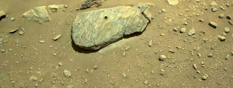 NASA's Mars rover makes 2nd attempt to pick up rock sample