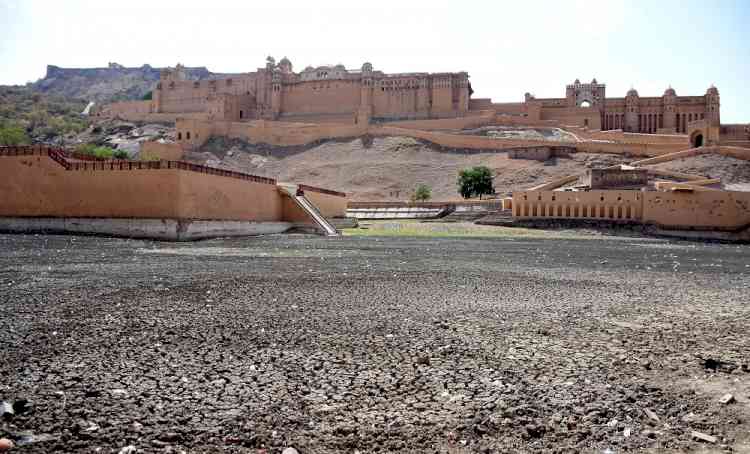 'Govt will sell Jaipur's Hawa Mahal and Amer Fort too'