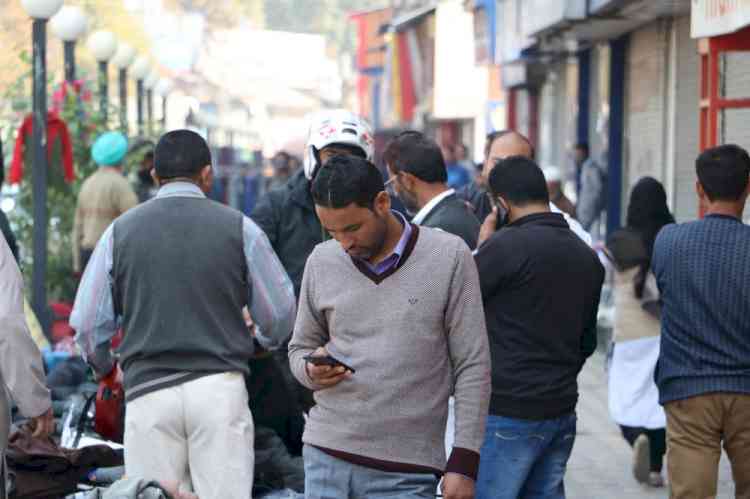 Mobile phone service, broadband restored in Kashmir